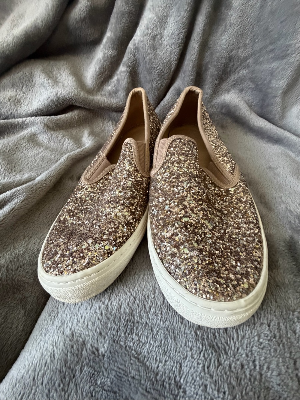 Old Navy Women’s Glitter Slip-On Sneakers in Taupe and Rose Gold - 7.5